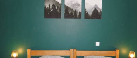 Habitación Confort | Cortinas blackout y wifi gratis