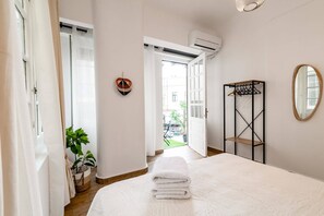 1 chambre, bureau, fer et planche à repasser, Wi-Fi
