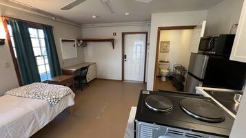 Comfort Studio, River View | 1 bedroom, individually furnished, free WiFi, bed sheets