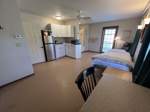 舒适开间, 河景 | 特色家居、免费 WiFi、床单