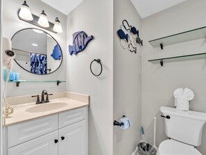 Shower, towels - ☀️End Unit with Great Views-1BR + Bunk Nook Shores of Panama 1002☀️ (Panama City Beach)