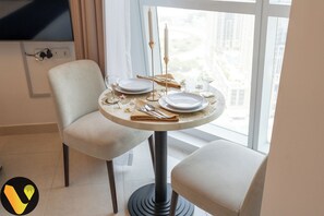 Exclusive Studio | In-room dining