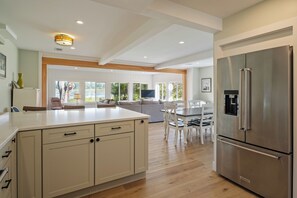 Interior - 5-Star Murray Lake Retreat: Stunning Views & Modern Comfort (Lowell)