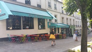 Outdoor dining - Superbe Duplex Avec Jardin Partage A Paris Menilmontant Idéal Familles (Paris)