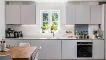 Refrigerador, horno, parrilla de estufa y lavavajillas