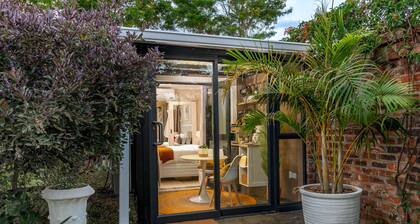 Kamuzi exquisite tiny home near airport - 2217