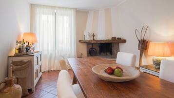 Comfort huis, uitzicht op tuin | Dineerruimte