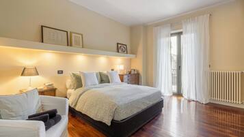 Comfort huis, uitzicht op tuin | 3 slaapkamers, een bureau, een strijkplank/strijkijzer