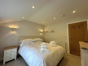 2 soverom, strykejern/-brett, internettilgang og sengetøy