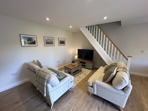 TV - Tranquil Farmstay: Gateway to Northumberland's Beauty, Moments from Newcastle (Stannington, Morpeth)