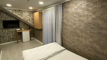 Economy Studio Suite | Desk, laptop workspace, free WiFi