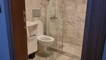 Economy Studio Suite | Bathroom