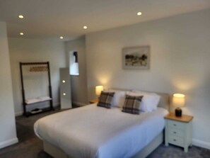 1 bedroom, iron/ironing board, bed sheets - Hampstall Inn Flats (Stourport-on-Severn)