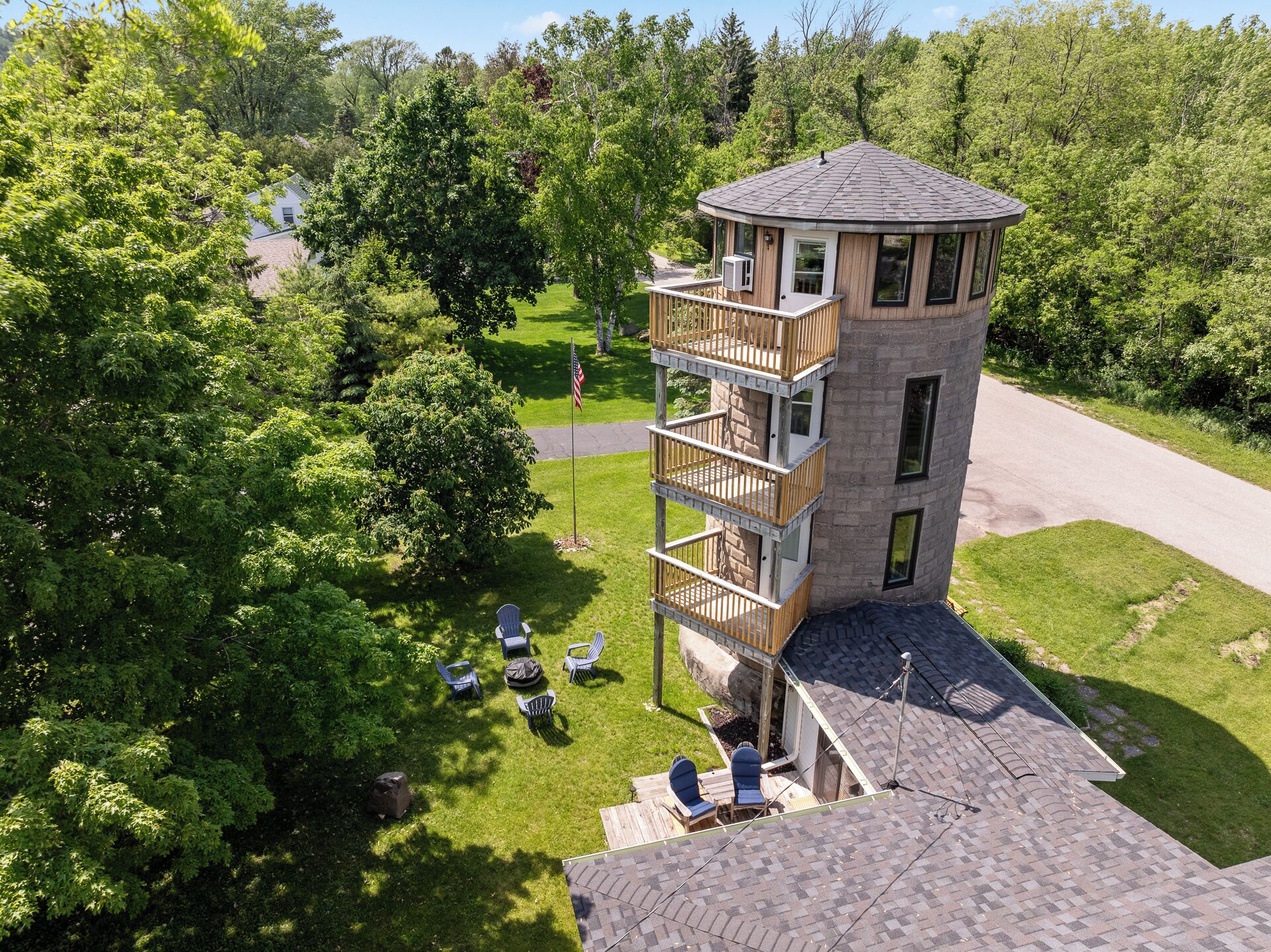 Silo Guest House: Peninsula Parkside Retreat