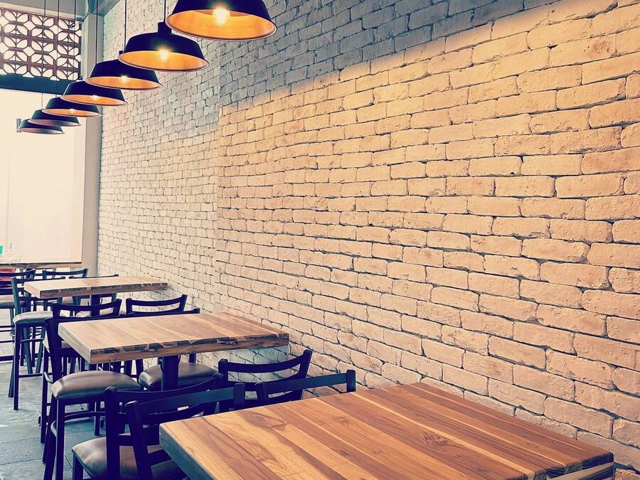 Lunch, dinner served; American cuisine, al fresco dining