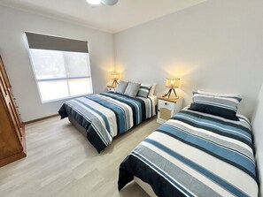 3 عدّة غرف نوم ومكواة/لوح كي وسرير سفر وواي فاي