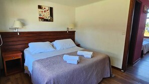 2 bedrooms, WiFi, bed sheets - COMPLEJO RAICES PATAGONICAS CABAÑA CLASICA (Dina Huapi)