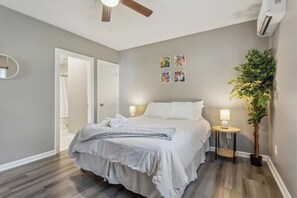 House - Buckroe Getaway- Walk to Beach dog Friendly (Hampton)