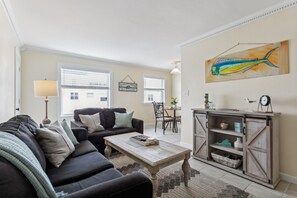 Apartment | 2 bedrooms - Dune our Thing - 1 Block From Beach and Boardwalk (Virginia Beach)