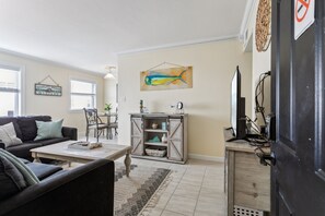 Apartment | 2 bedrooms - Dune our Thing - 1 Block From Beach and Boardwalk (Virginia Beach)