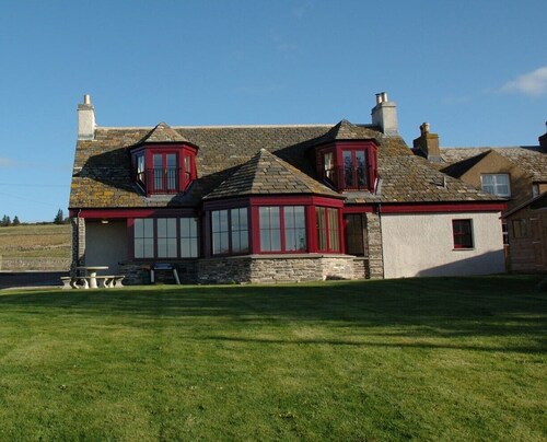 Heated pool, 6 beds/4 baths - Sleeps up to 14  - stunning views in the Highlands