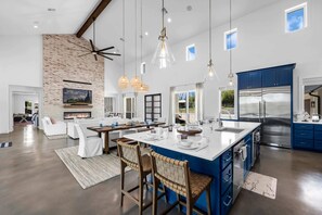 Dining - Lakeview Landing | Concierge Services (Cottonwood Shores)