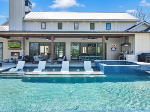 Outdoor pool, a heated pool - Lakeview Landing | Concierge Services (Cottonwood Shores)