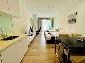 Frette Italian sheets, premium bedding, down comforters - One Bukit Ceylon by Roomy (Kuala Lumpur)