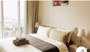 Deluxe Studio | Frette Italian sheets, premium bedding, down comforters - One Bukit Ceylon by Roomy (Kuala Lumpur)