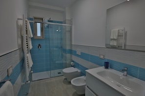 Shower, towels
