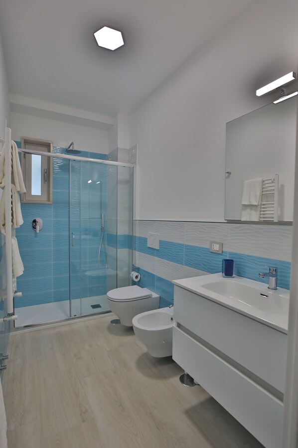 Shower, towels