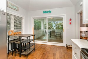 Apartment | 3 bedrooms - Coral Cottage- min From Beach Park With King bed (Virginia Beach)