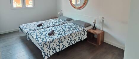 2 bedrooms, iron/ironing board, WiFi, bed sheets