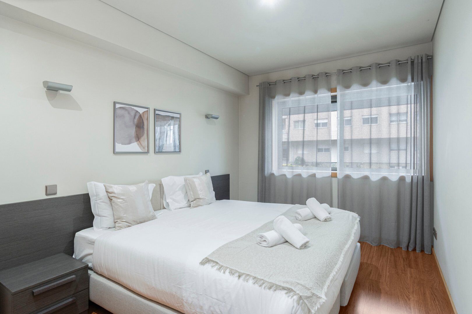 2 habitaciones, tabla de planchar con plancha y acceso a internet 