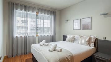2 slaapkamers, een strijkplank/strijkijzer, internet, beddengoed