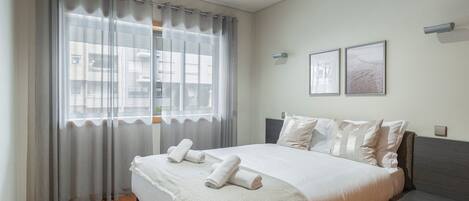 2 habitaciones, tabla de planchar con plancha, internet y ropa de cama