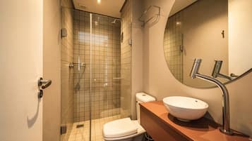 Rainfall showerhead, hair dryer, towels, soap