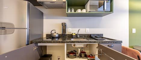 Basic Apartment | Private kitchen | Fridge, microwave, espresso maker, cookware/dishes/utensils