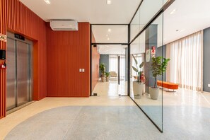 Interior - Xtay Porto Alegre Cais Rooftop (Porto Alegre)