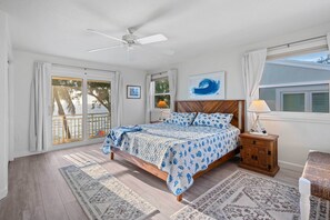 4 habitaciones, escritorio y tabla de planchar con plancha 