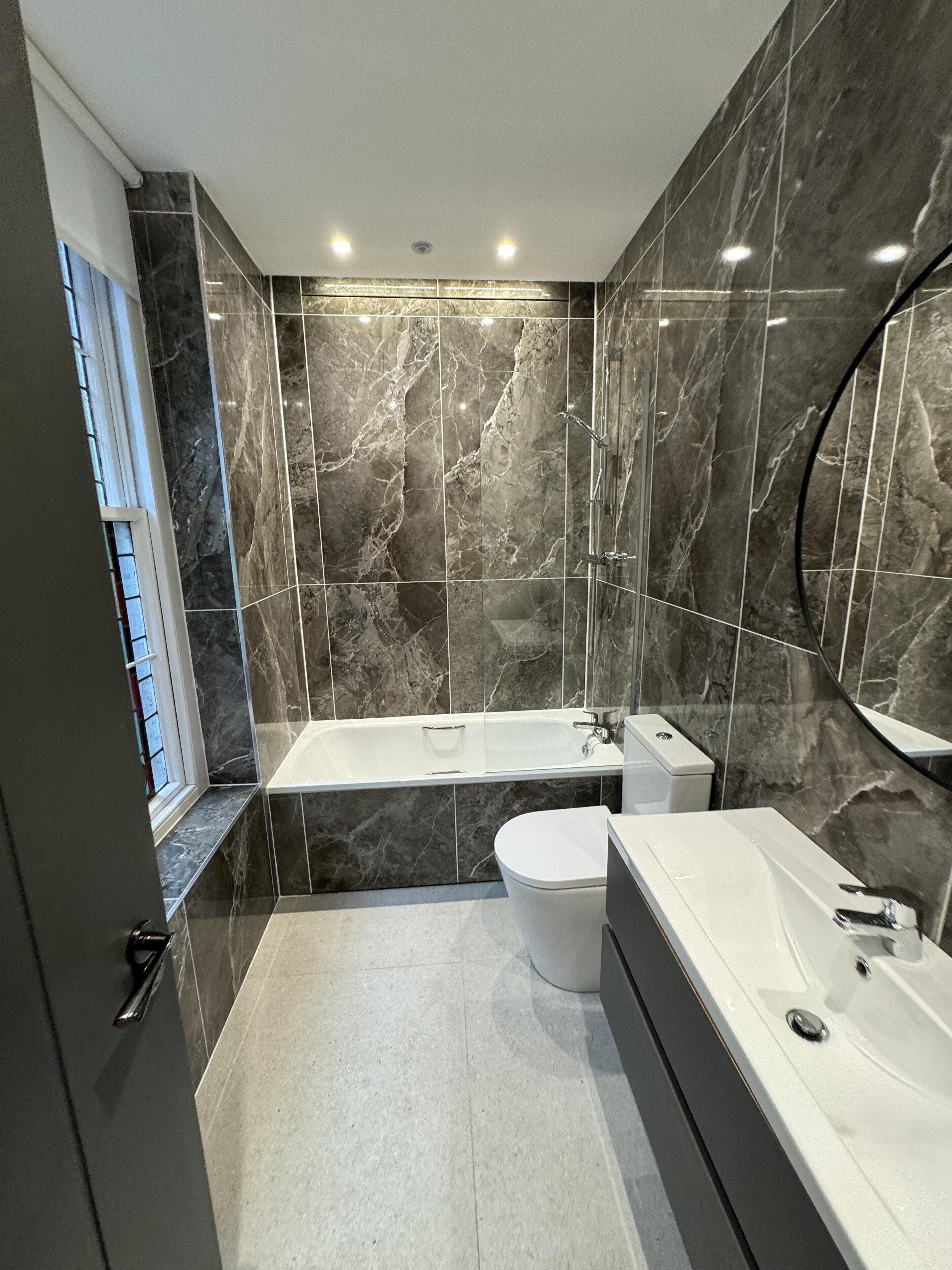 Apartment | Bathroom | Combined shower/tub, deep soaking tub, towels