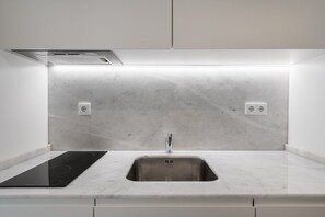 Fridge, microwave, oven, dishwasher - GuestReady - A classy home in Porto (Porto)