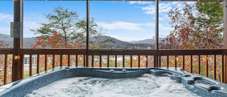 Tina de hidromasaje al aire libre