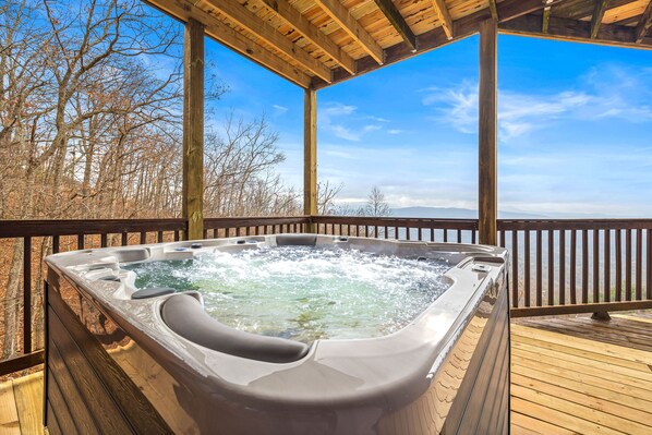 Outdoor spa tub - Serenity Vista*Sleeps 14*Great Mountain Views (Sevierville)