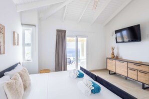 4 bedrooms, iron/ironing board, WiFi, bed sheets - Shoreline Harmony at Villa Solana (Rif St Marie)