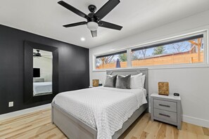 3 camere, una scrivania, ferro/asse da stiro, culla da viaggio