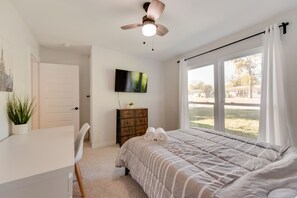 4 bedrooms, desk, iron/ironing board, travel cot