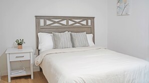 5 bedrooms, desk, iron/ironing board, travel cot