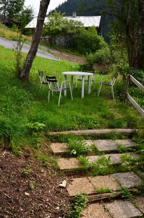 Outdoor dining - Wifi, Ground floor, balcony, parking, tv, ski locker, 65m², Châtel (Châtel)