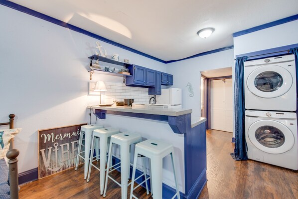 Interior - Cozy Studio Retreat A: Love Nest with a City Beat! (Dallas)